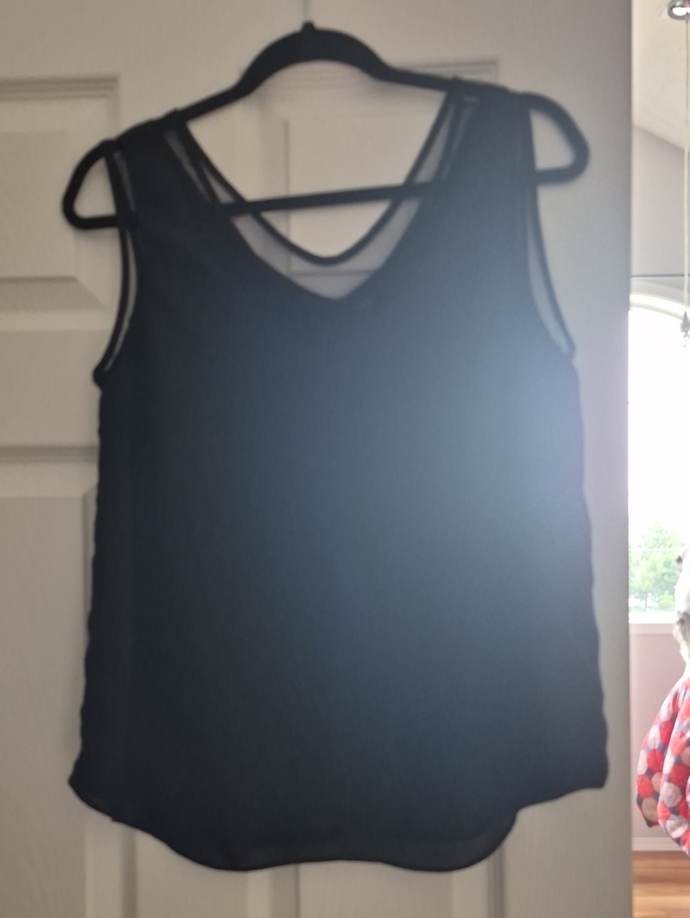 Women’s Black Double-Strap V-Neck Sleeveless Camisole